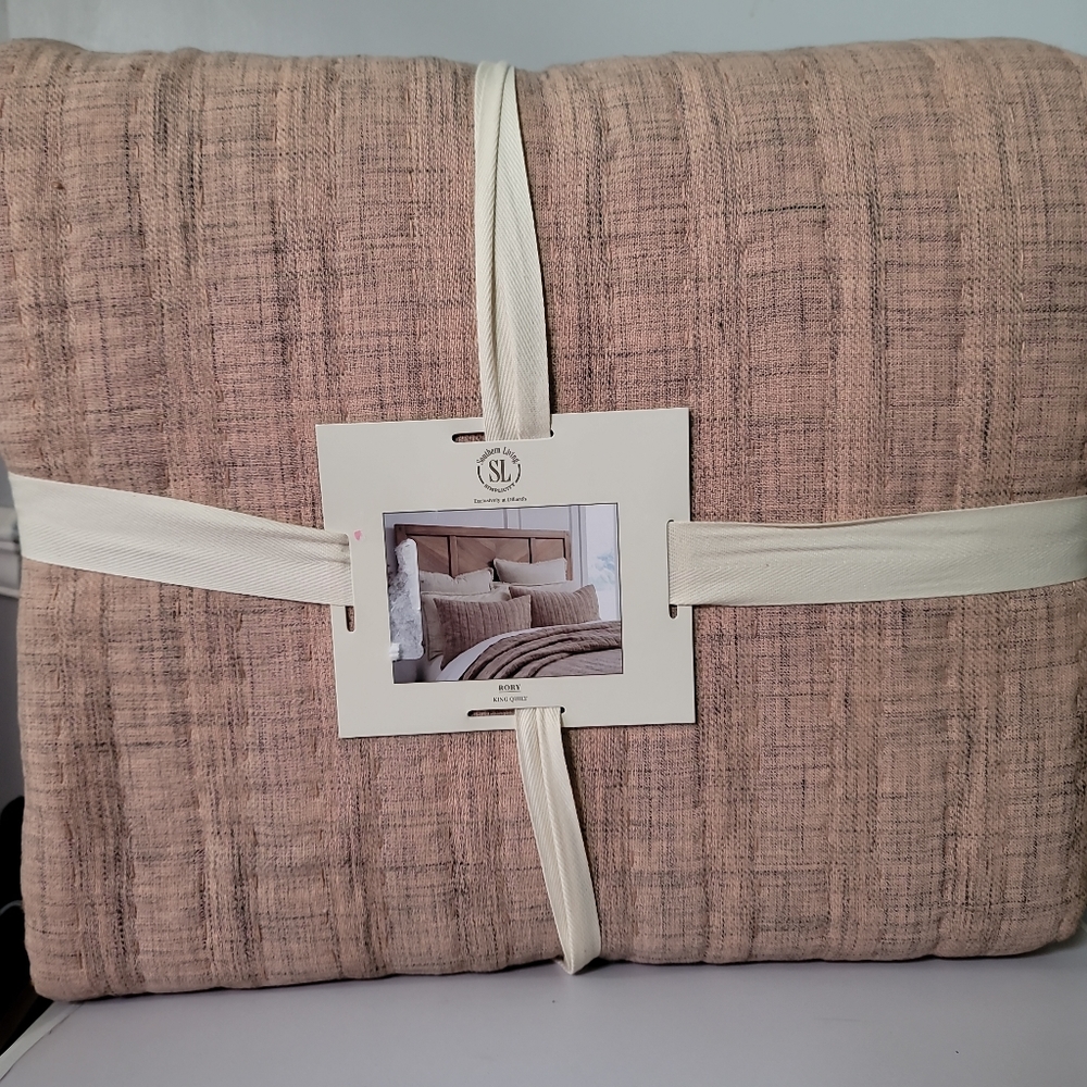 Southern Living Simplicity Collection Rory Quilt - Picture 4 of 8